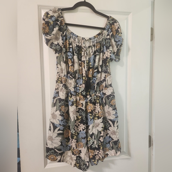American Eagle Outfitters Pants - American Eagle floral romper
